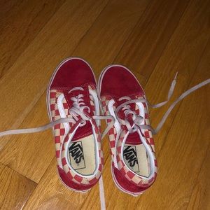Low top Red checkered Vans